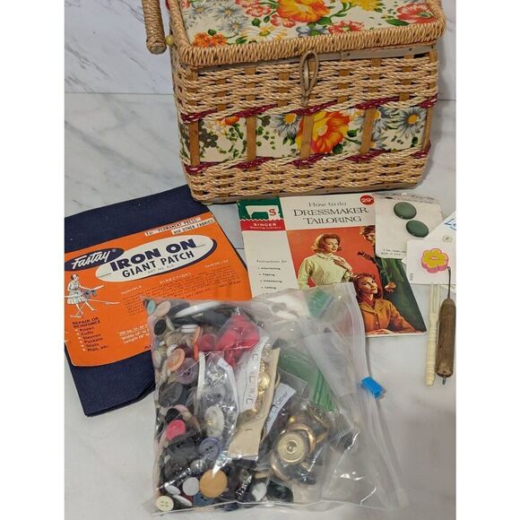 Vintage 60's Sewing Basket Booklet Denim Patches & 1lb. Vintage Buttons - Picture 3 of 12